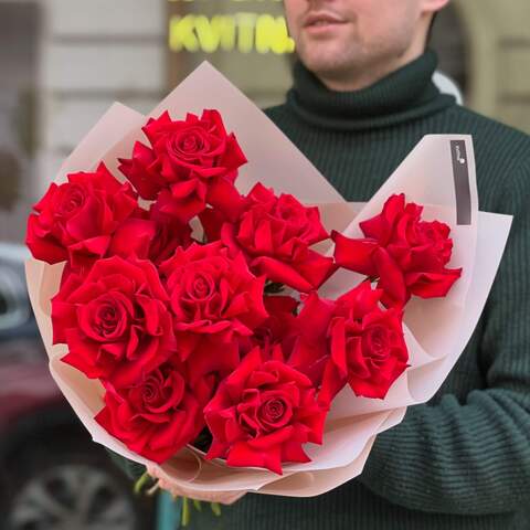 Пристрасний букет із 11 червоних троянд Freedom «Червона пелюстка», Квіти: Троянда