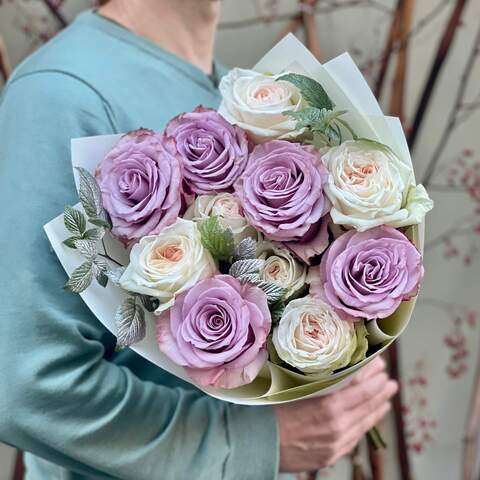 11 roses in a bouquet «Scent of Violets», Flowers: Rubus Idaeus, Pion-shaped rose of Friends & White O'Hara varieties