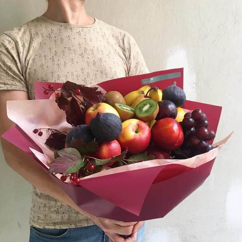 Fruit Bomb, Fruit bouquet with figs, apples and grapes
