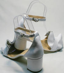 Кожаные женские сандалии босоножки белые на толстом каблуке Ari Andano K-0100 White.