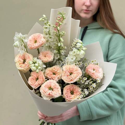 Букет «Персиковый пломбир», Цветы: Роза пионовидная, Дельфиниум, Хамелациум