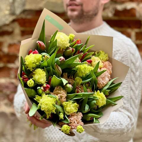 Весенний букет из эустомы и пионовидных тюльпанов «Сочные бусинки», Цветы: Тюльпан, Эустома