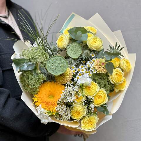 Photo of Sunny bouquet with sunflowers «Indian Dawn»