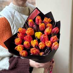 25 тюльпанів Vip Roses у букеті «Яскравий вогник»