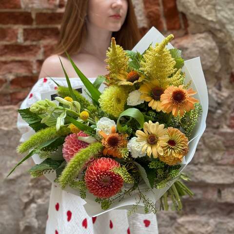 Colored summer bouquet «Fluffy Garden», Flowers: Rubus Idaeus, Setaria, Dahlia, Dianthus, Echinacea, Amaranthus, Galtonia