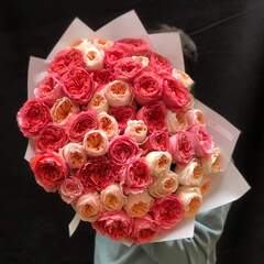 51 піоновидна троянда у букеті «Солодкий лічі»