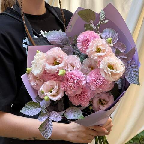 Delicate bouquet with eustomas «Fragile Flower», Flowers: Dianthus, Rubus Idaeus, Eustoma