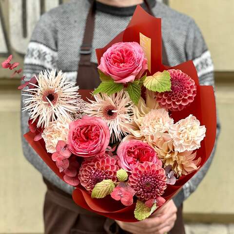 Bouquet «Heart», Flowers: Pion-shaped rose, Gerbera, Dahlia, Dianthus, Eucalyptus, Ozothamnus