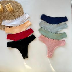 Стрінги в рубчик з написом на резинці