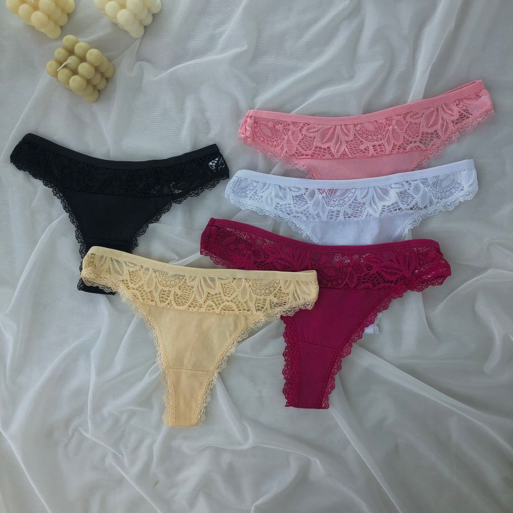 Стрінги з елементами мережива