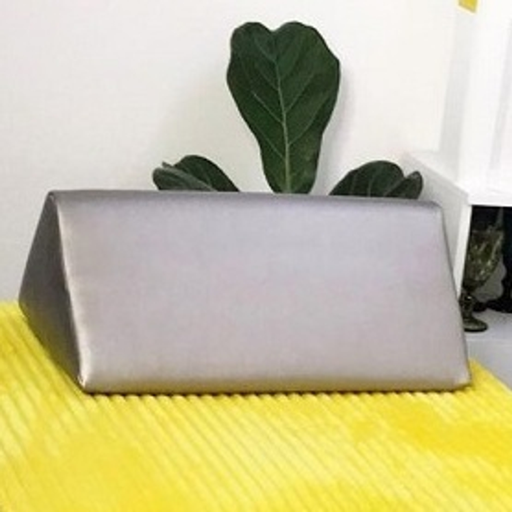 Подушка под колени клиента для наращивания ресниц