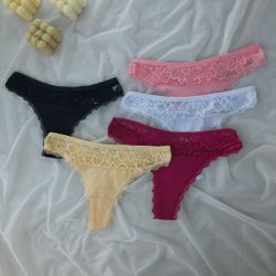 Стрінги з елементами мережива