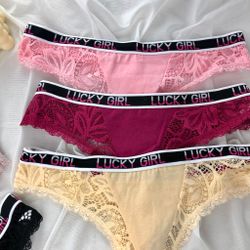 Стрінги з мереживними вставками