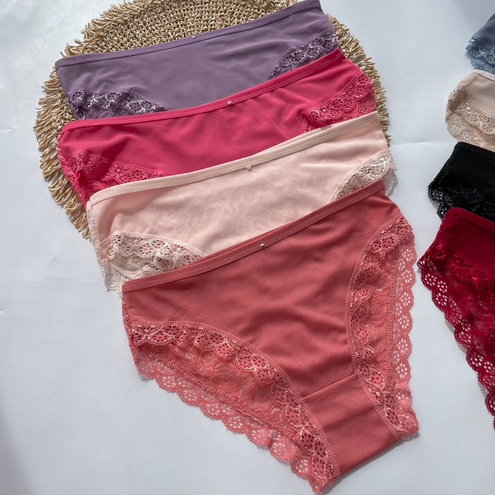 Сліпи з мереживом ззаду