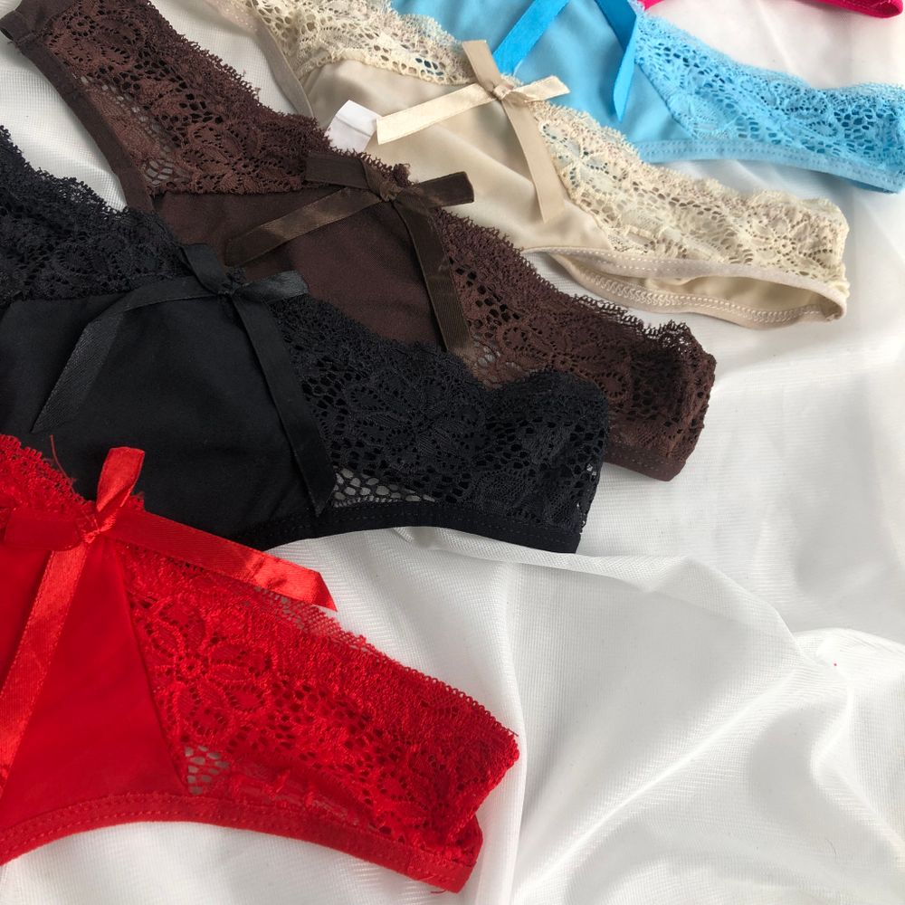 Гладенькі трінги з мереживною вставкою