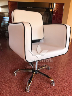 Крісло клієнта JUSTINE