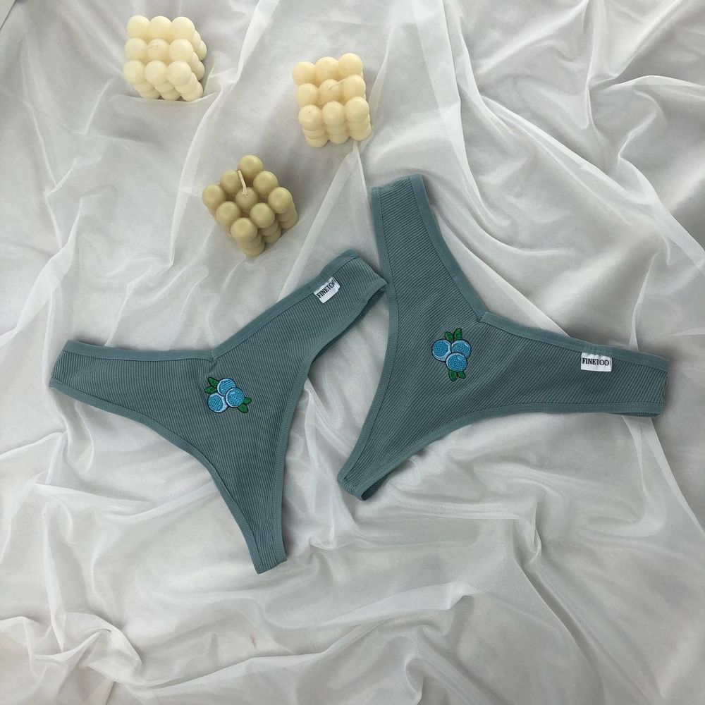 Стрінги з нашивкою