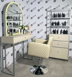 Витрина для салона красоты Iris