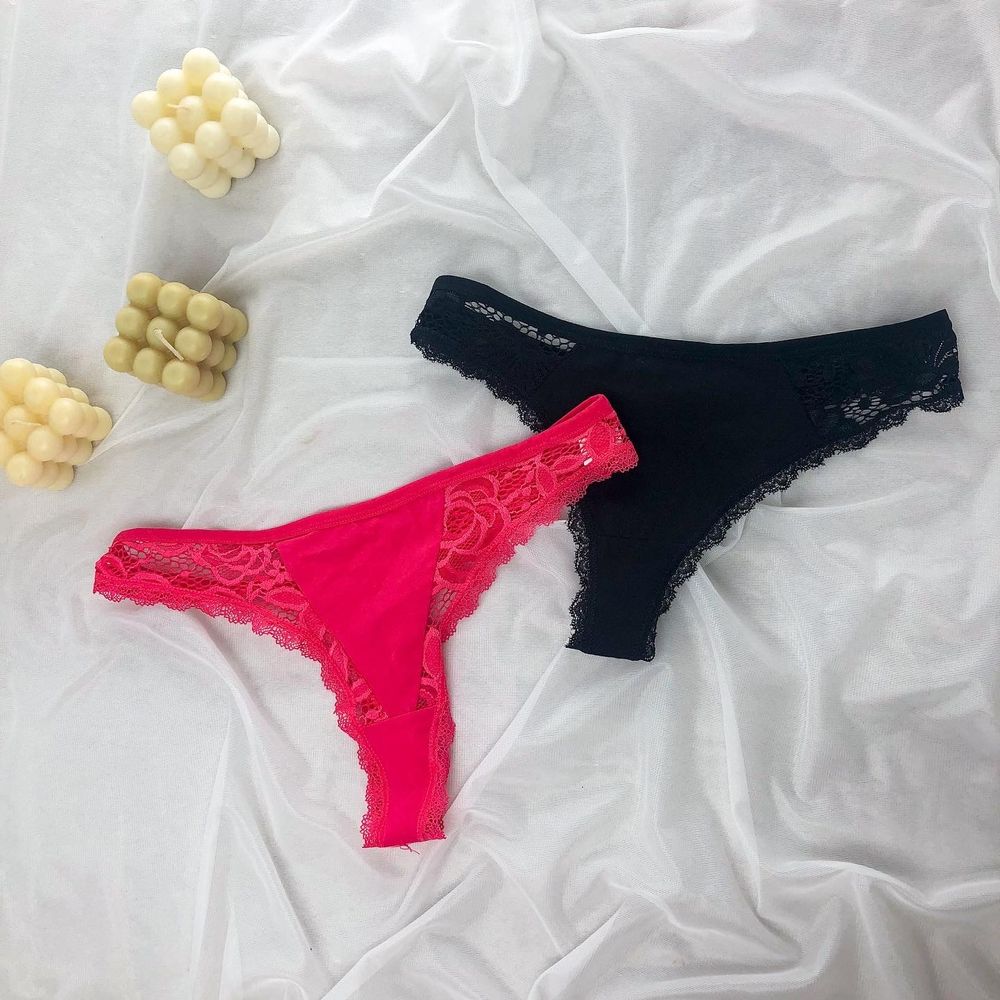 Трусики з мереживними вставками