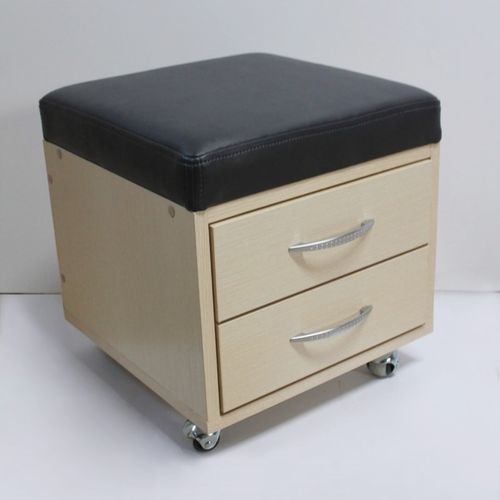 Пуф для мастера педикюра Master