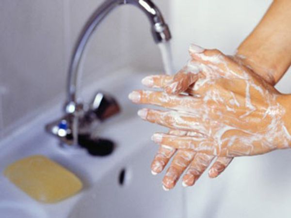 Чому потрібно регулярно мити руки?