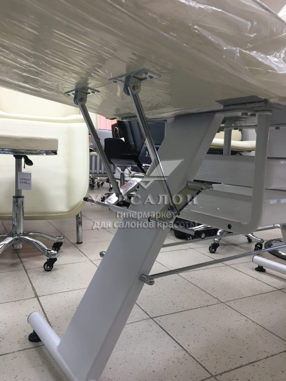 Кушетка косметологическая 202