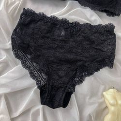 Кружевной комплект с высокими трусиками