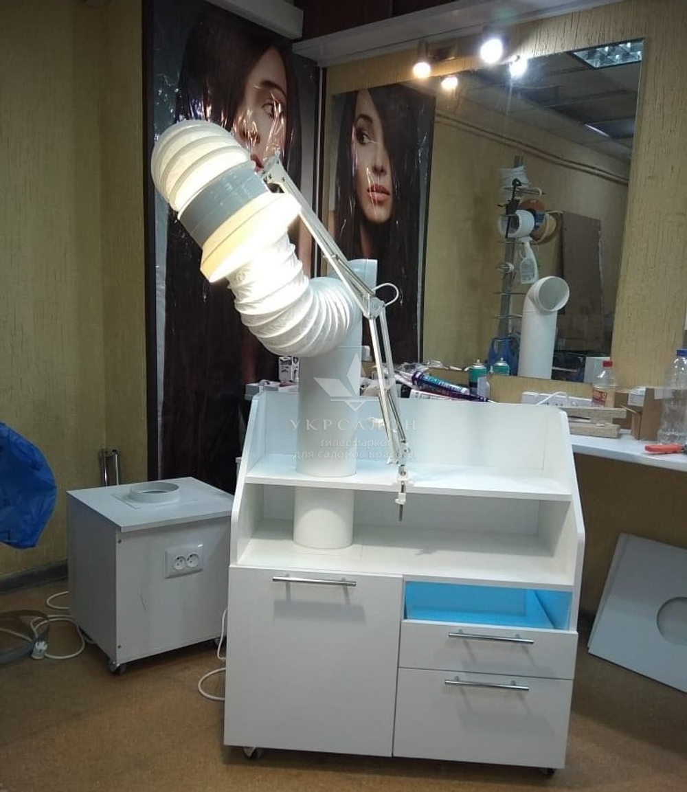 Профессиональная вытяжка для педикюра Universal