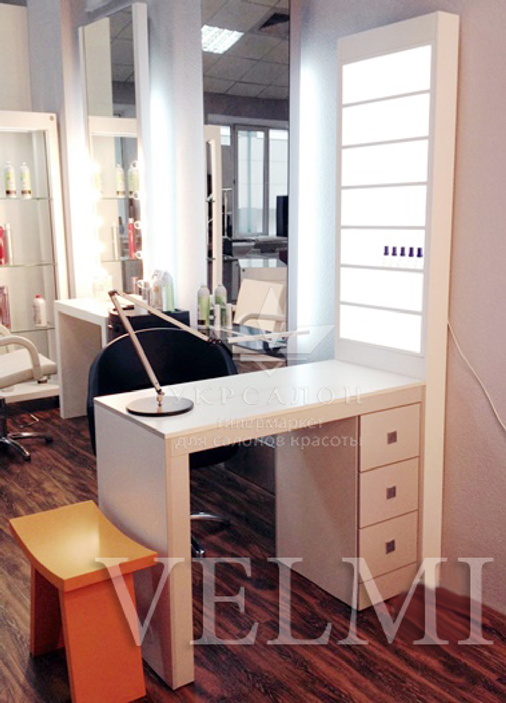 Стелаж для лаків з підсвічуванням Tower