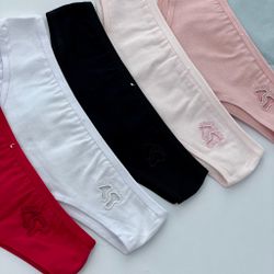 Американки з мінімалістичним малюнком