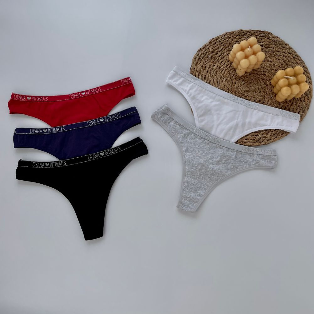 Стрінги з мінімалістичним написом