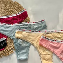 Мереживні стрінги з гладенькою вставкою