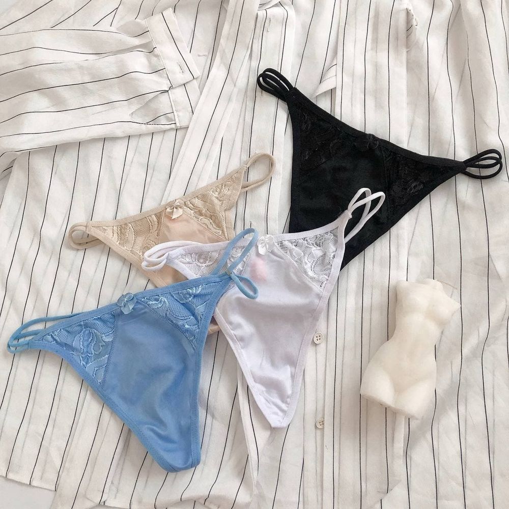 Стринги с ажурными вставками