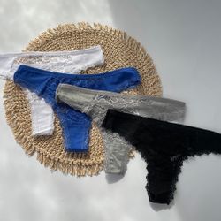 Стрінги з мереживом в центрі