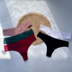 Стрінги с мереживною окантовкою