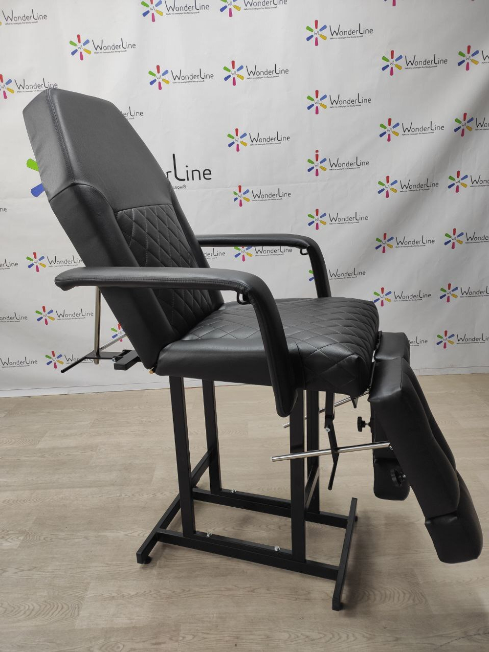 Педикюрне крісло Tertio Black