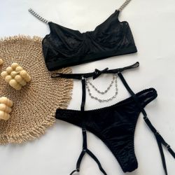 Вишуккний корсетний комплект з гартерами