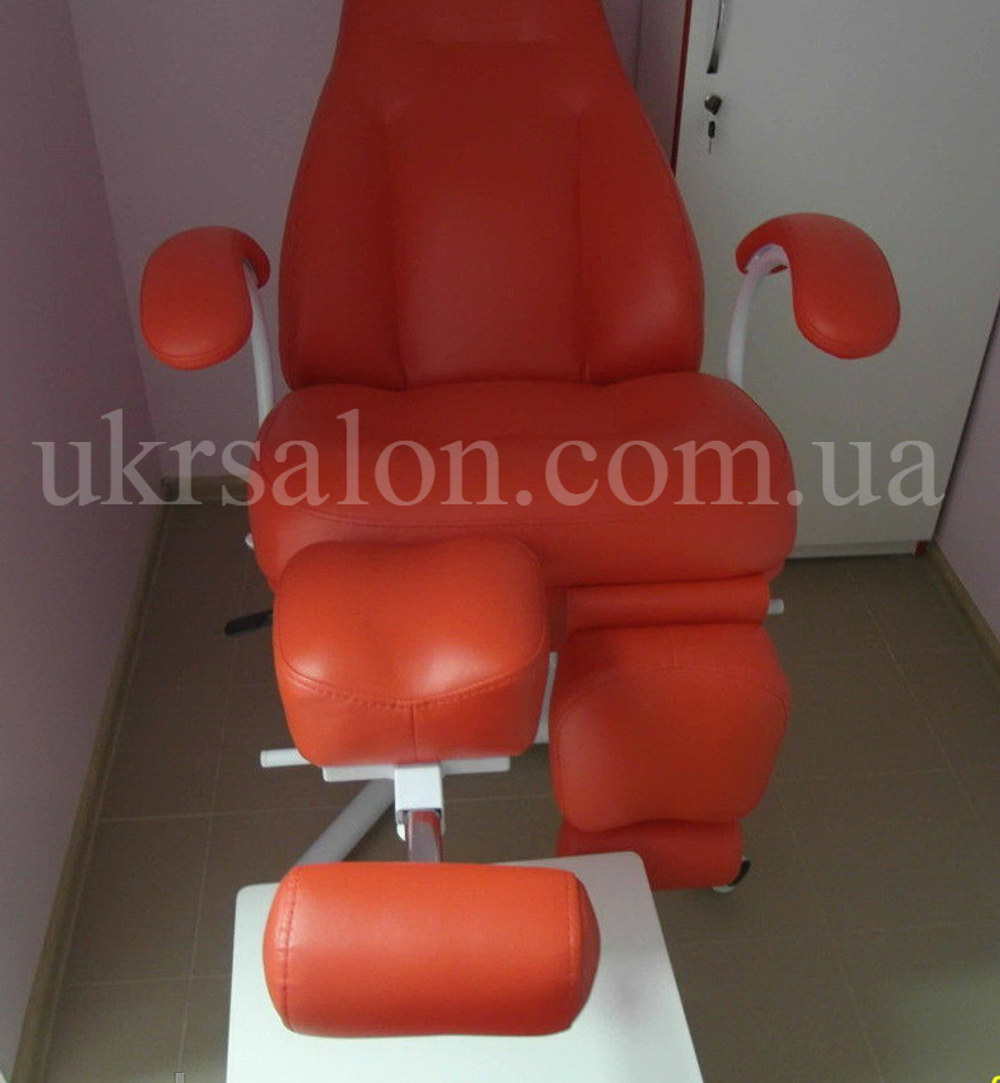 Педикюрно-косметологическое кресло КП-5 с подставкой для ванночки