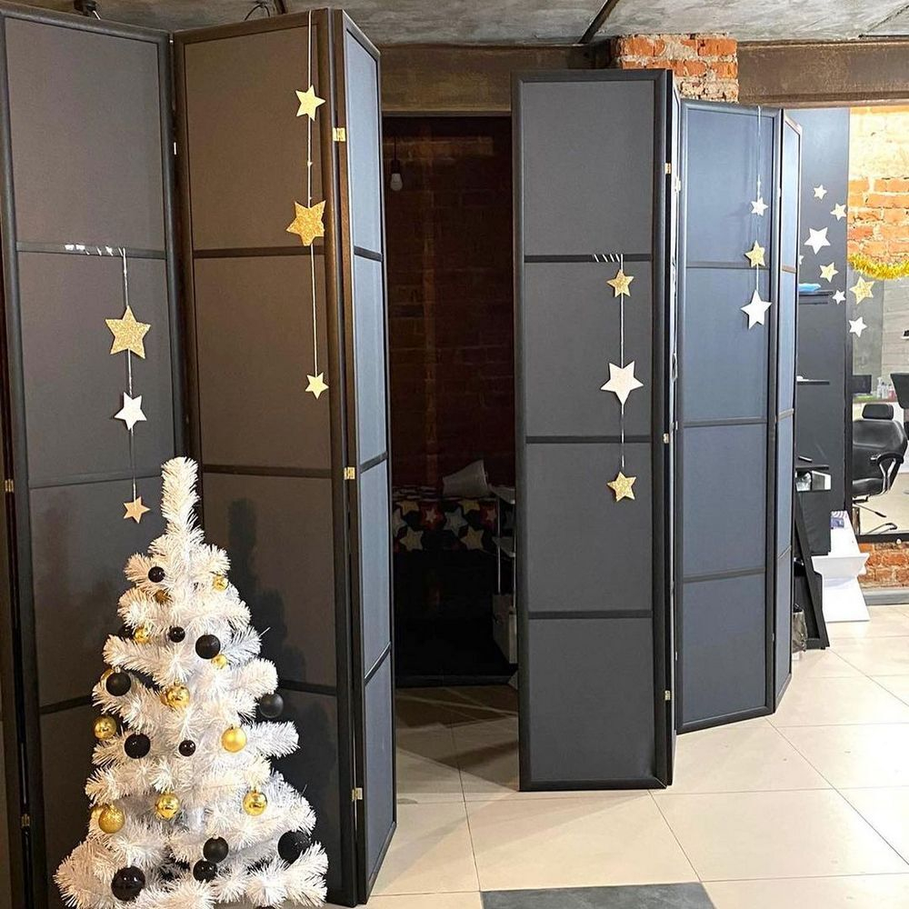 Ширма в темной раме классическая