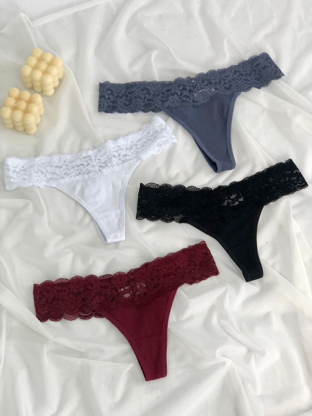 Бавоняні стріни з мереживним поясом