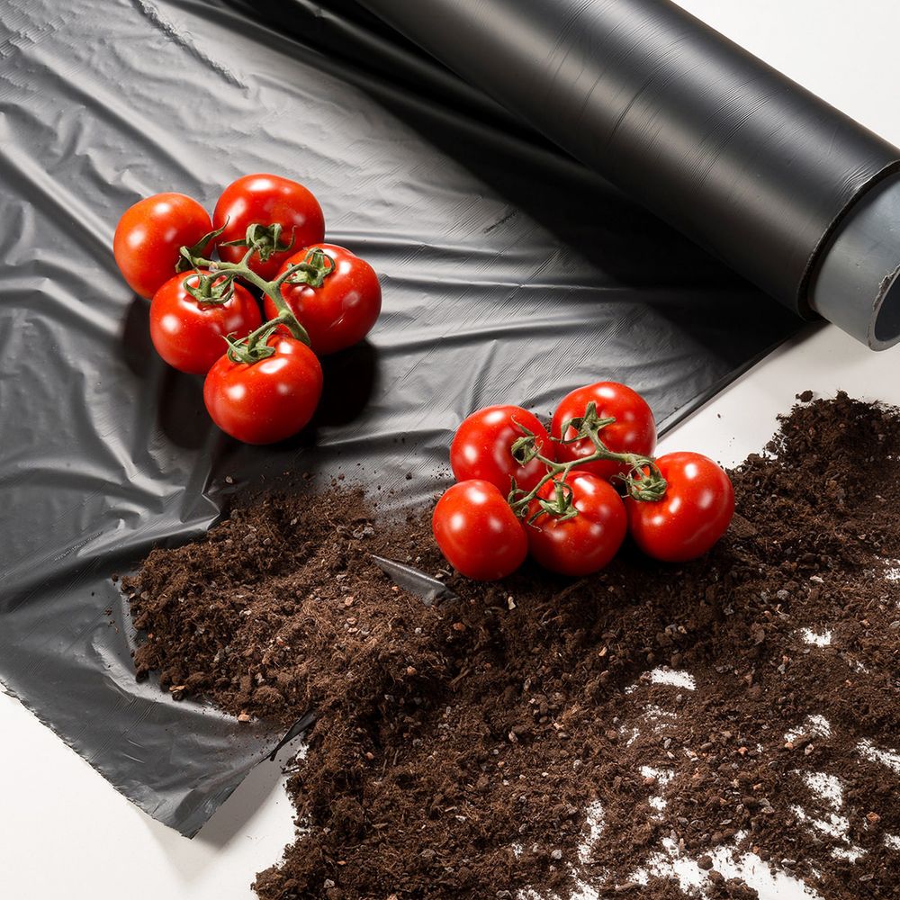 Плёнка чёрная, 40мкм, 3м/100м. полиэтиленовая (для мульчирования, строительная).