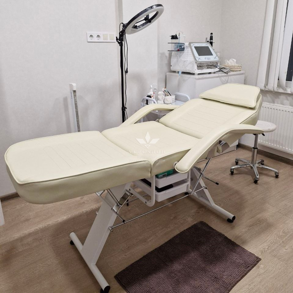 Кушетка косметологічна 202