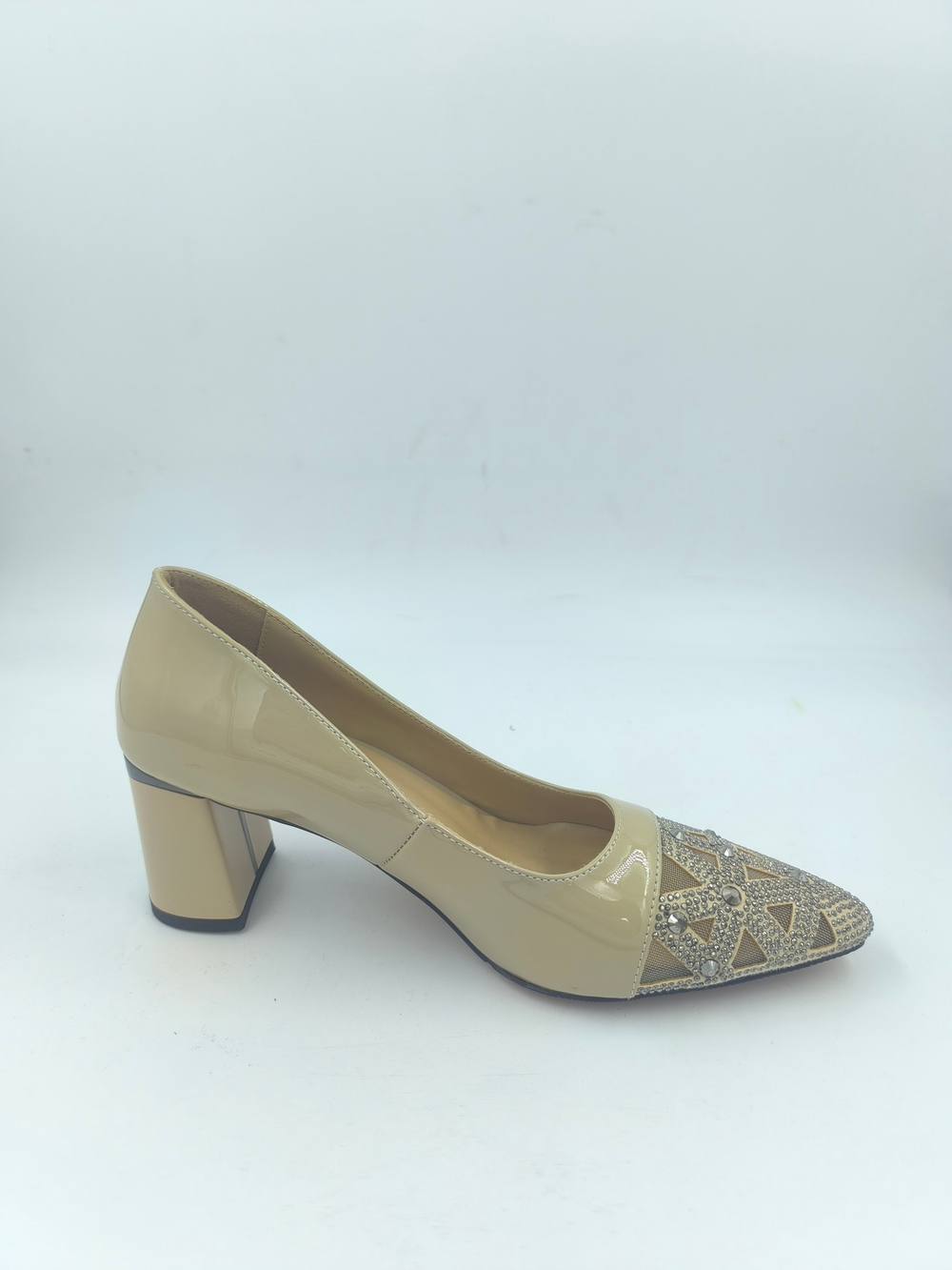 Женские туфли на каблуке из искусственной кожи с декоративным носком/размер 35-40