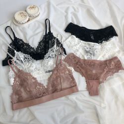 Комплект з ніжним мереживом