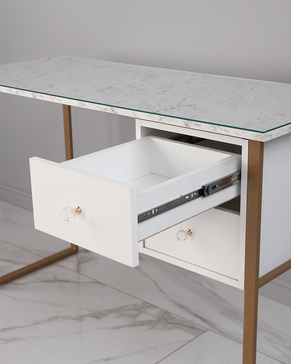 Маникюрный стол Marsel