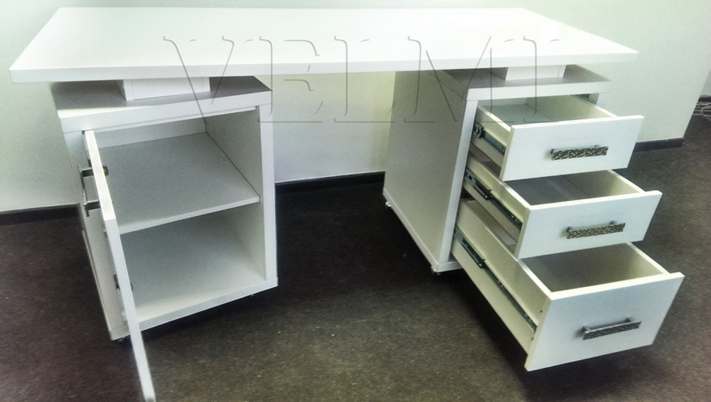 Манікюрний стіл Milan