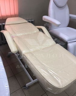 Кушетка косметологическая 233 бежевая