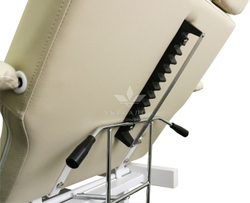 Педикюрно-косметологічне крісло 235