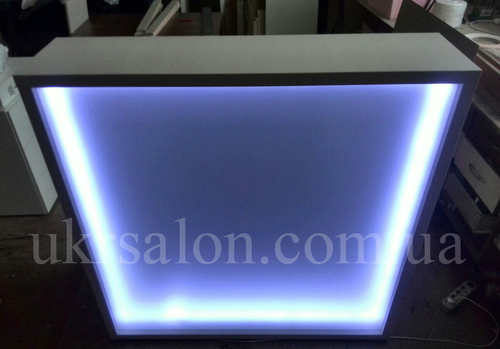 Ресепшн Nemo с подсветкой