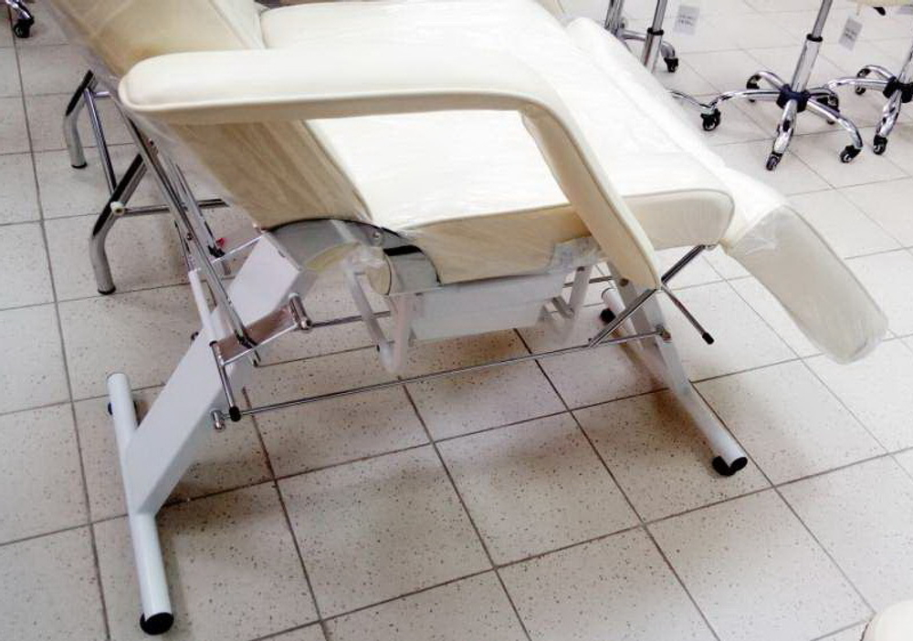 Кушетка косметологическая 202